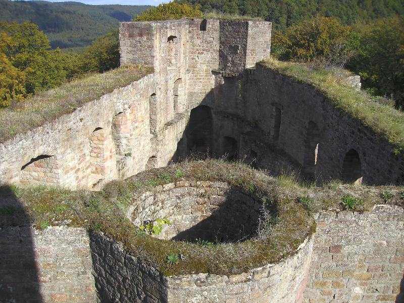 Blick vom Bergfried auf die Burg